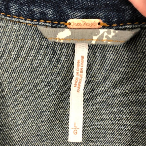 Free People blue denim jacket crop length long sleeves medium blue wash L - Picture 5 of 15